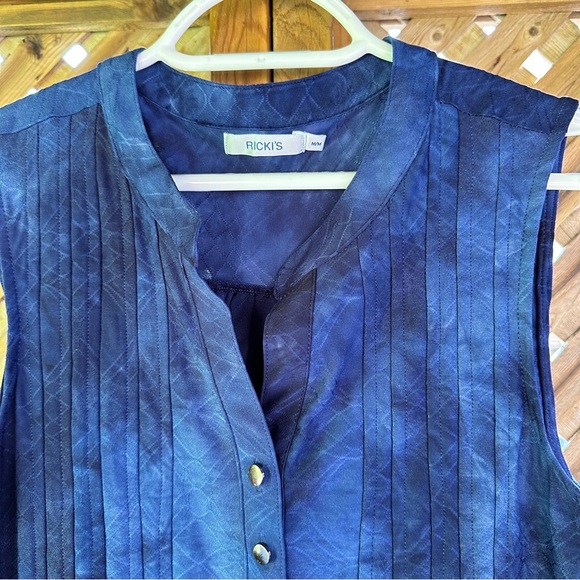 Navy Blue Sleeveless top by Rick’s, size Medium - Picture 9 of 13